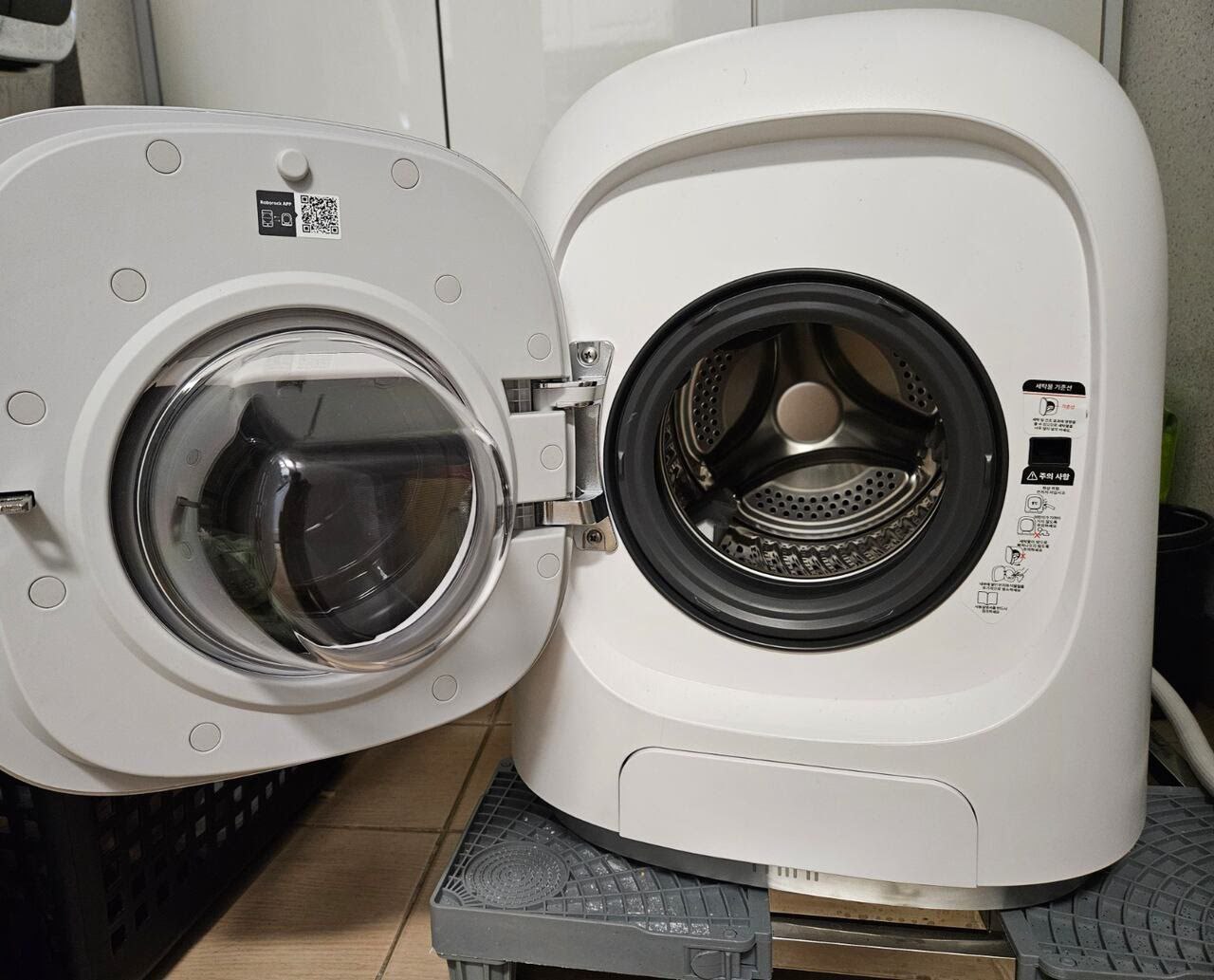 Стиральная машинка Roborock M1S Pure с открытой дверцей.