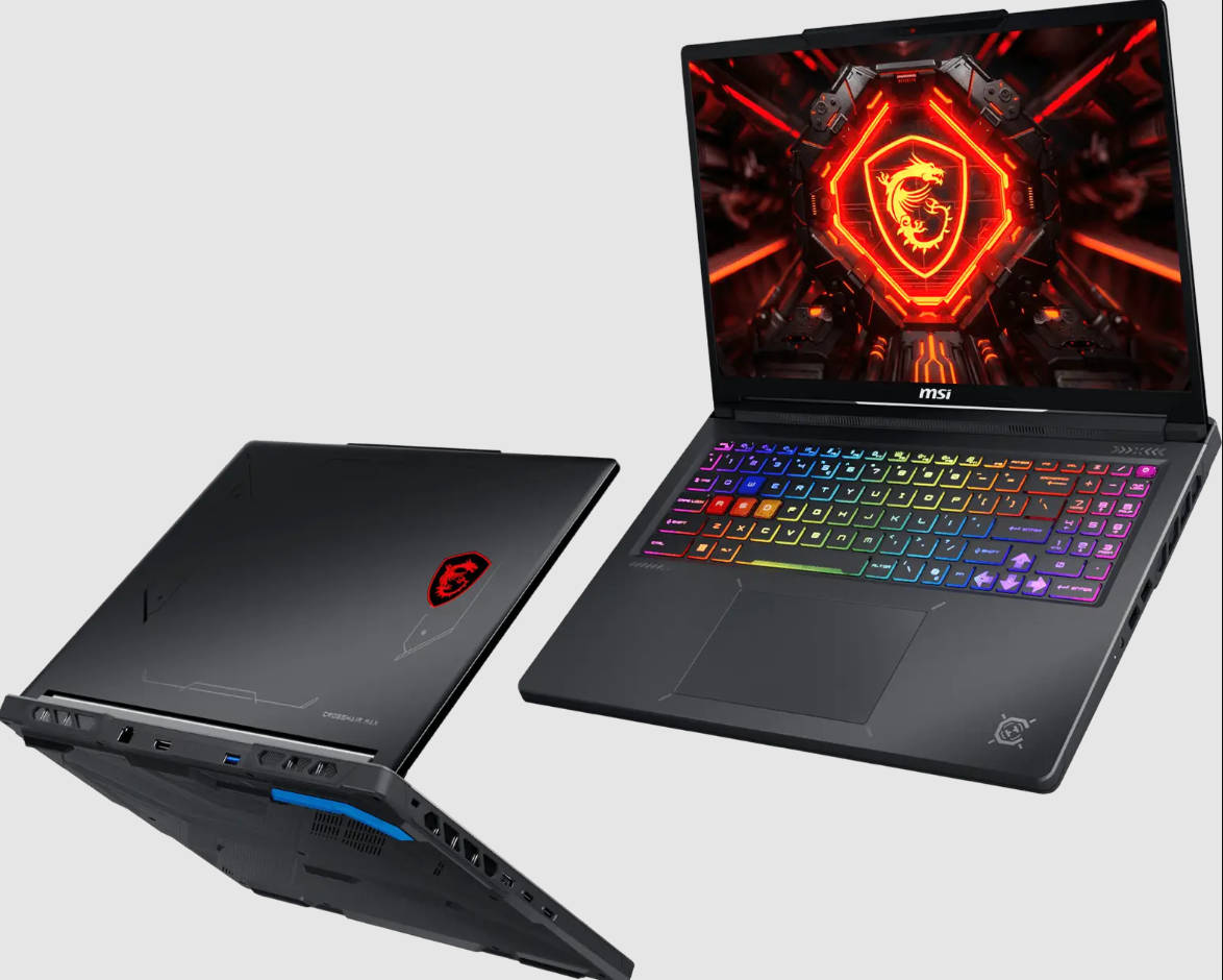 Ноутбук MSI Crosshair 16 HX с подсветкой и логотипом на экране изображен на белом фоне 