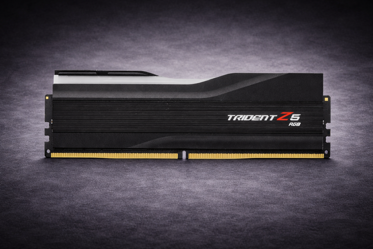 Изображение оперативной памяти DDR5 на темном фоне